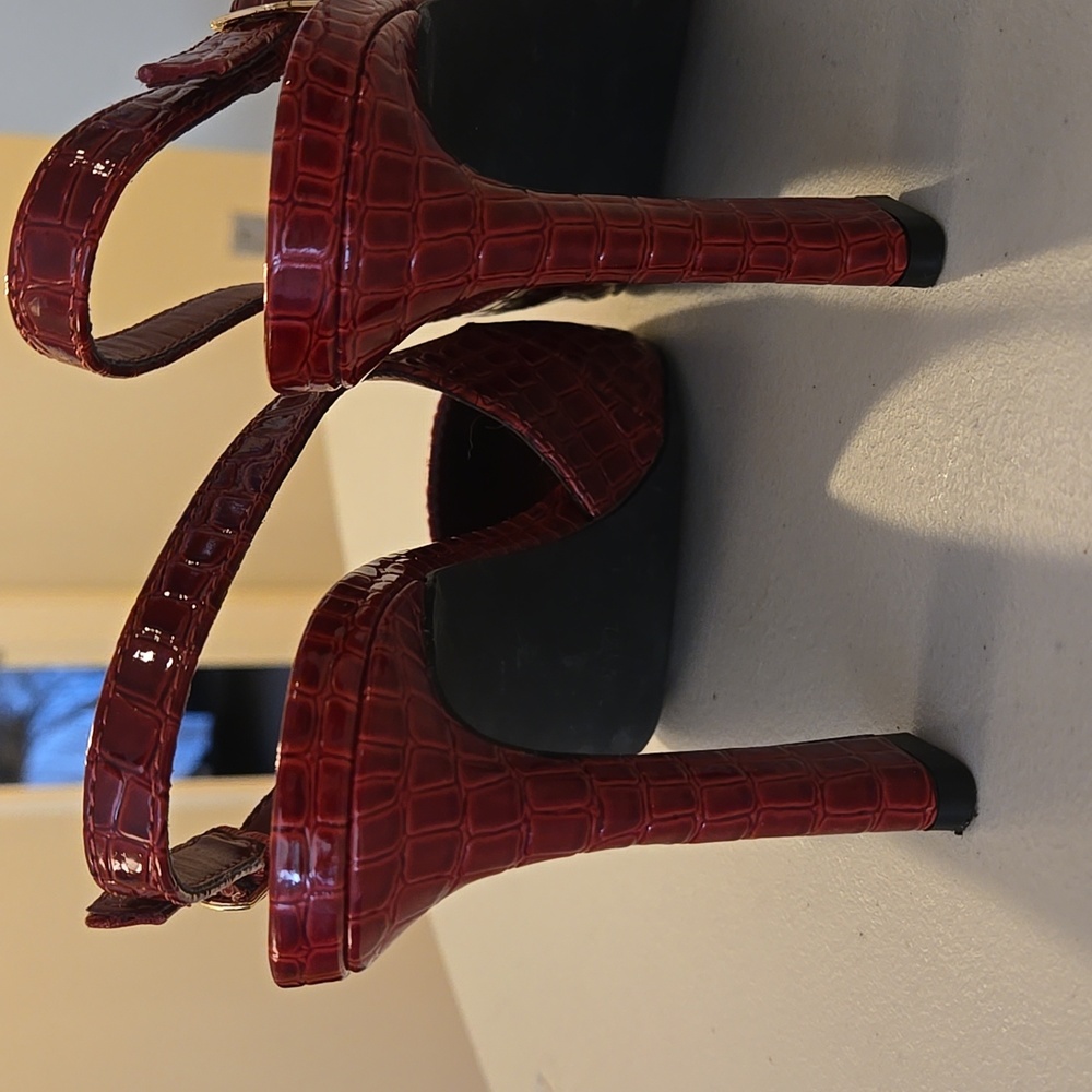 RED 3.5" PUMPS - Picture 7 of 7